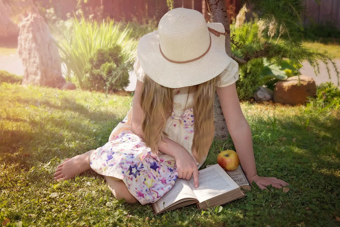 Dítě u čtení – právě tady se dyslexie projeví nejdřív