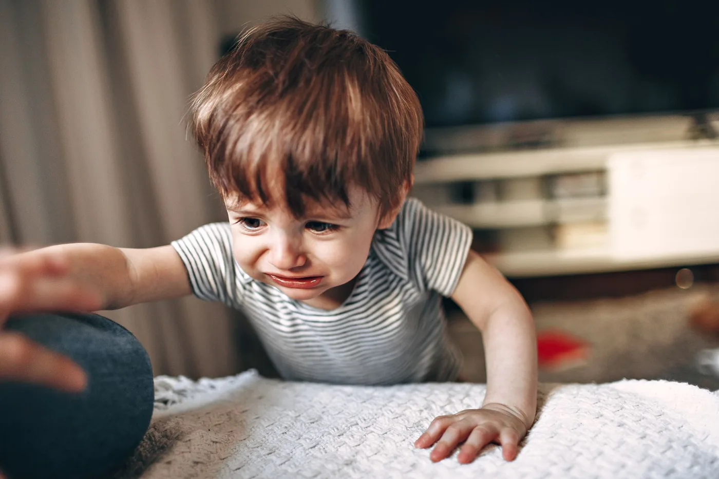 Starší děti řeší afekt často stažením se do vlastního pokoje místo hlasitého výbuchu.